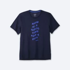 BROOKS Men’s Distance Graphic Short Sleeve (429 - Navy/ Bluetiful Run Wave)