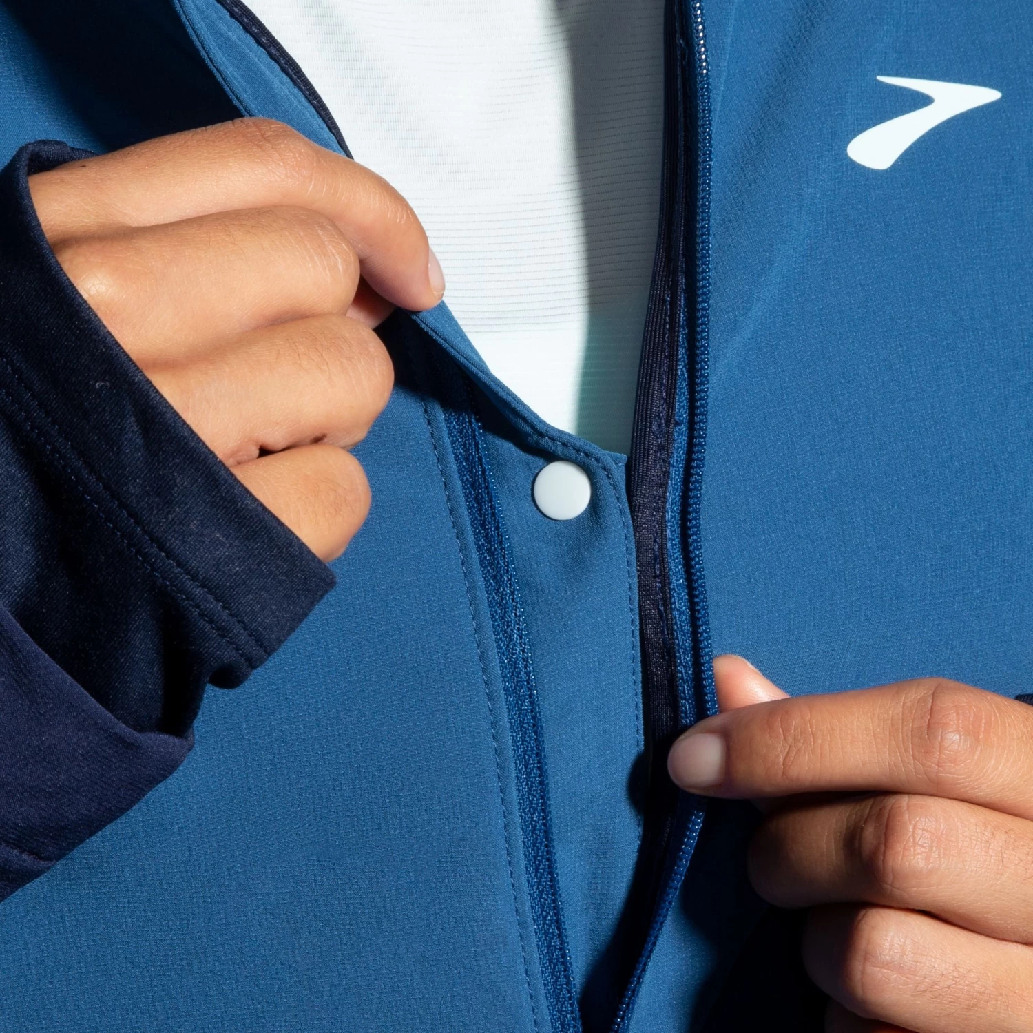 Women's Brooks Fusion Hybrid Jacket - 221499-463 - Image 7